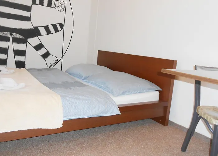 Hotel White Rabbit Hall 3*